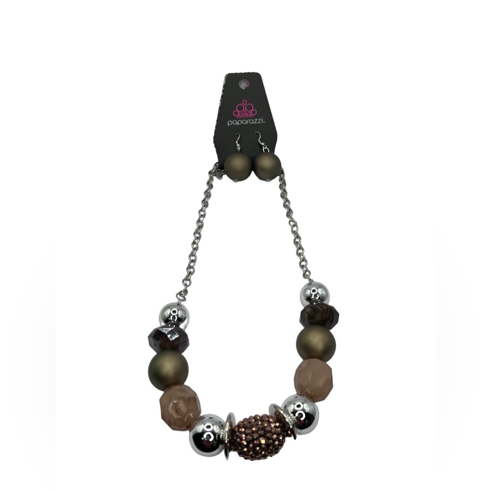 Paparazzi A Warm Welcome Necklace and Earrings Set - Picture 5 of 5